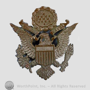 WWI Metal Insignia : WWI Army Officer Visor Cap Eagle.