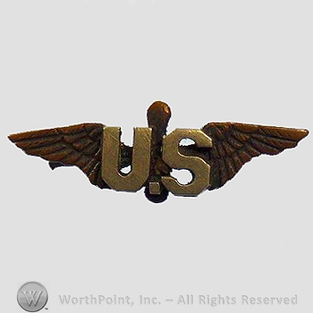 WWI Metal Insignia : Air Service Enlisted Pilot Overseas Cap Insignia.