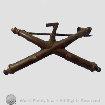 WWI Metal Insignia : 7th Field Artillery Insignia for Overseas Cap.