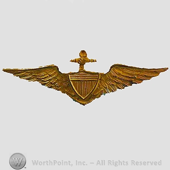 WWI Metal Insignia : 1920's Navy Aviator Wing for Overseas Cap.