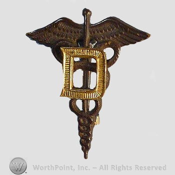 WWI Metal Insignia : Dental Corps Officer Collar Insignia.