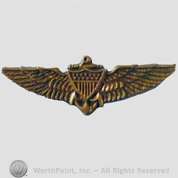 WWI Metal Insignia : Navy Aviator Wing for Overseas Cap.
