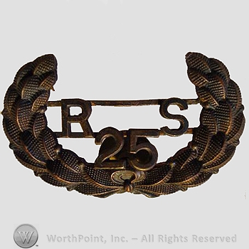 WWI Metal Insignia : 1906-21 25th Co Recruiting Service Hat Ins.