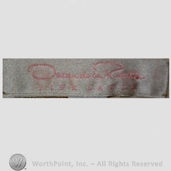 Clothing label : Oscar de la Renta.