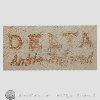 Clothing label : Delta.