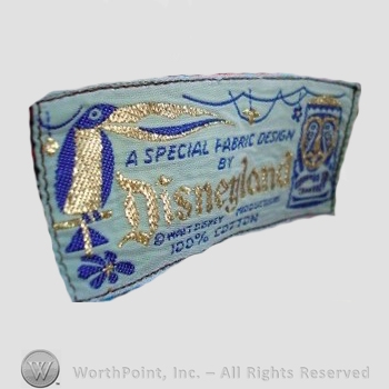 Clothing label : Disneyland.