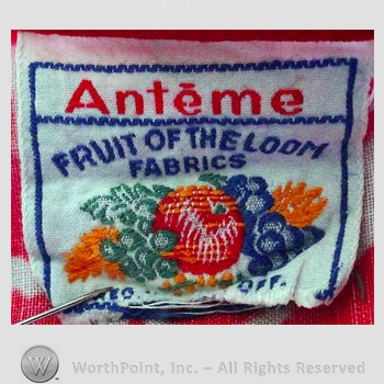 Clothing label : Fruit of the Loom.