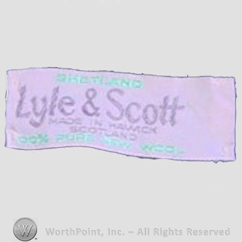 Clothing label : Lyle & Scott.