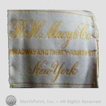 Clothing label : Macy's.