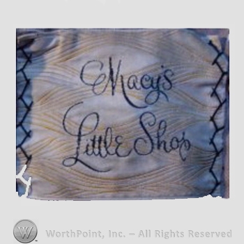 Clothing label : Macy's.