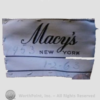 Clothing label : Macy's.