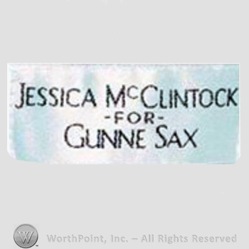 Clothing label : Jessica McClintock.