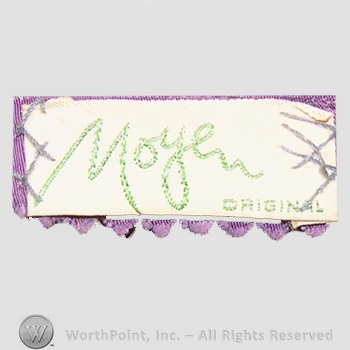 Clothing label : Moyen.