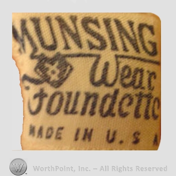 Clothing label : Munsingwear.