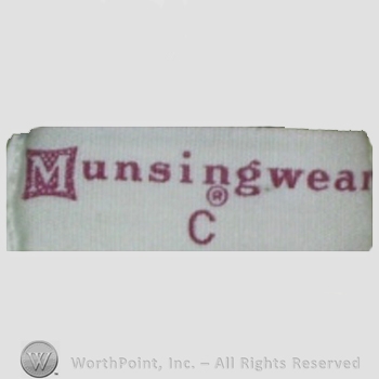 Clothing label : Munsingwear.