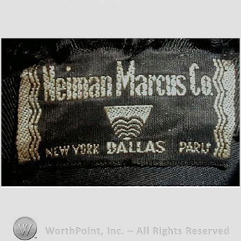 Clothing label : Neiman Marcus.