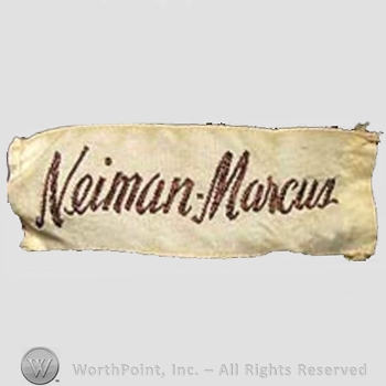 Clothing label : Neiman Marcus.