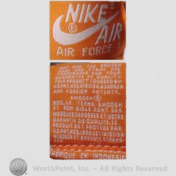 Clothing label : Nike.