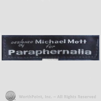 Clothing label : Paraphernalia.