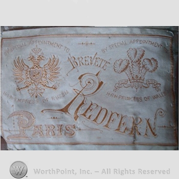 Clothing label : Redfern.
