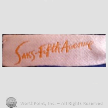 Clothing label : Saks Fifth Avenue.