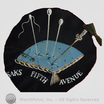 Clothing label : Saks Fifth Avenue.