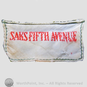 Clothing label : Saks Fifth Avenue.