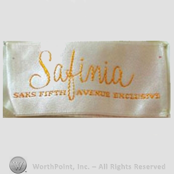 Clothing label : Saks Fifth Avenue.