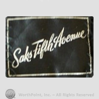 Clothing label : Saks Fifth Avenue.