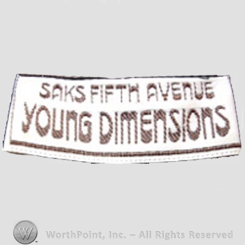 Clothing label : Saks Fifth Avenue.