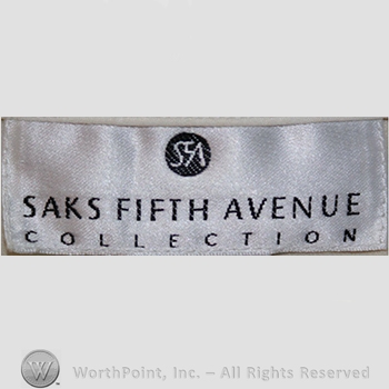 Clothing label : Saks Fifth Avenue.