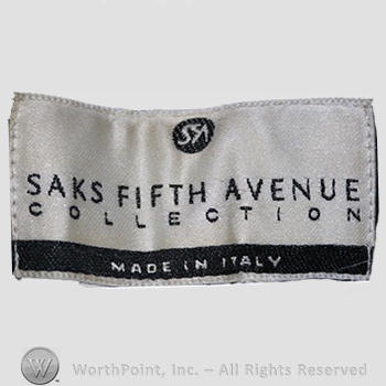 Clothing label : Saks Fifth Avenue.