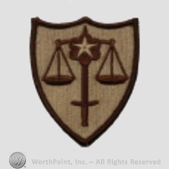 US Army Shoulder Sleeve Insignia: US Army Trial Defense Service.