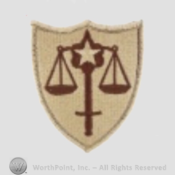 US Army Shoulder Sleeve Insignia: US Army Trial Defense Service.