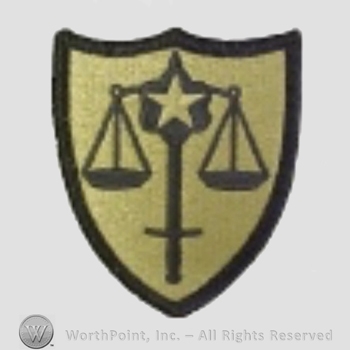 US Army Shoulder Sleeve Insignia: US Army Trial Defense Service.