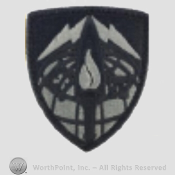 US Army Shoulder Sleeve Insignia: 706th Military Intelligence Group.