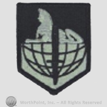 US Army Shoulder Sleeve Insignia: 902nd Military Intelligence Group.