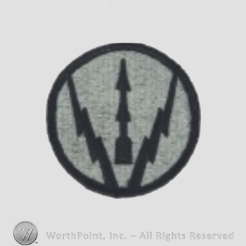 US Army Shoulder Sleeve Insignia: Air Defense Artillery Center and School.