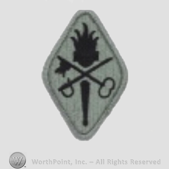 US Army Shoulder Sleeve Insignia: Quartermaster Center and School.