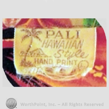 Clothing label : Pali Hawaiian Style.