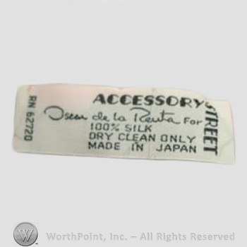 Clothing label : Oscar de la Renta.