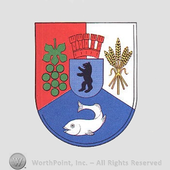 Heraldry: shield, bear inside shield, grapes, cinquefoils, wheat, fish.