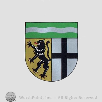 Heraldry: shield, lion, cross, wavy line.