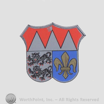 Heraldry: shield, lions, fleur-de-lis, dents.