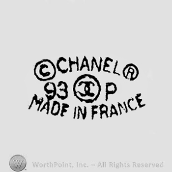 The text ''Chanel'' and ''Made in France'', three circles and the monogram of the letters ''C'' and ''C''.