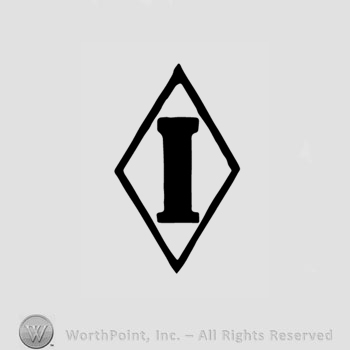 The letter ''I'' in a rhombus.