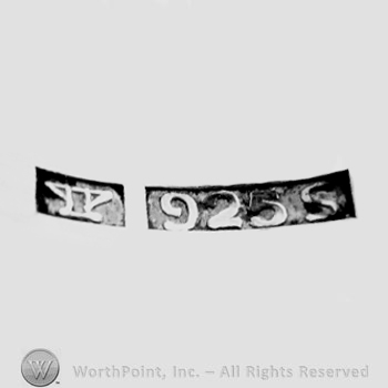 Two frames , the text ''925s'' and a hourglass.
