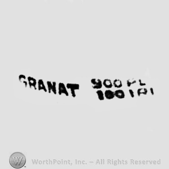 The text ''Granat'', the numbers ''900'' and ''100'.