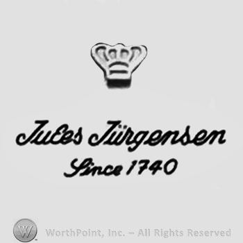 The text ''Jules Jurgensen'' and a crown.