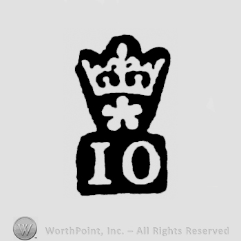 Crown above cinquefoil, above IO